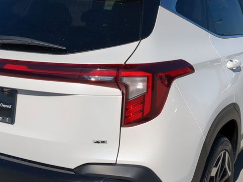 Certified 2024 Kia Seltos SX image 11