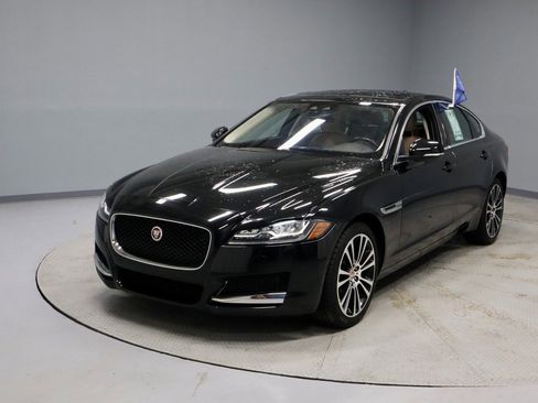 Used 2020 Jaguar XF Prestige image 6