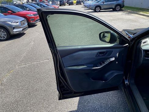 Used 2023 Nissan Rogue S image 12