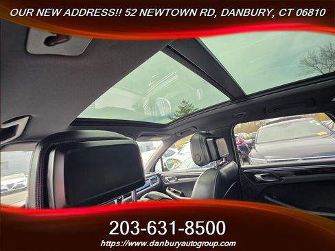 Used 2018 Porsche Macan S image 8