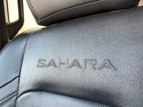 Used 2020 Jeep Wrangler Unlimited Sahara w/ LED Lighting Group AWD/4WD image 32