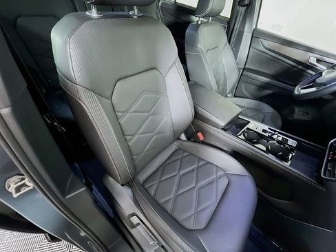 Used 2025 Volkswagen Atlas Cross Sport SE image 27