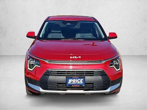 Used 2025 Kia Niro LX FWD image 2