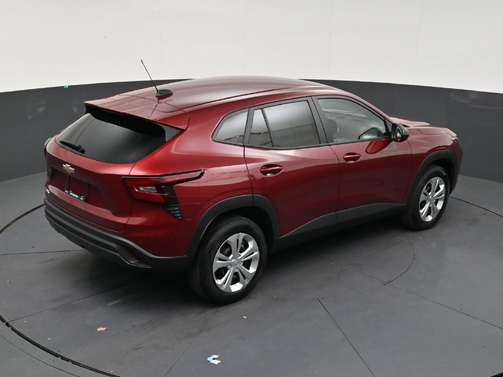Used 2025 Chevrolet Trax LS FWD image 16