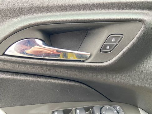 Used 2024 Chevrolet Trax RS w/ Sunroof Package image 15