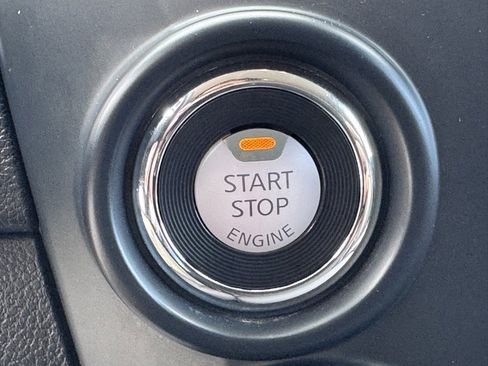 Used 2022 Nissan Titan SV image 24