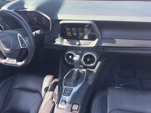 Used 2017 Chevrolet Camaro LT RWD image 19