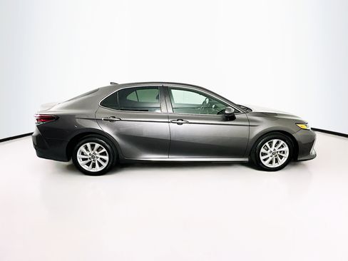 Used 2021 Toyota Camry LE image 10