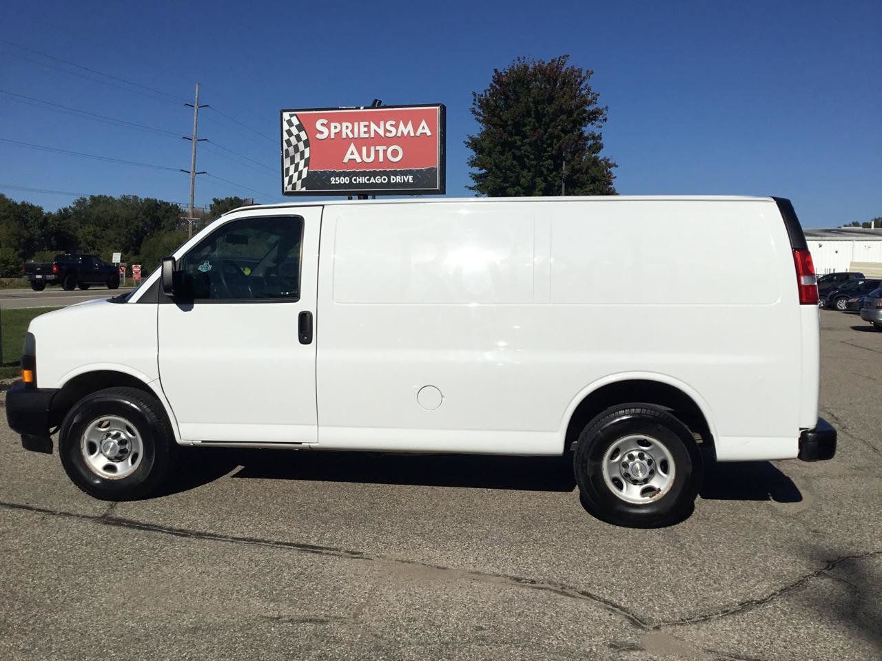 Used 2020 Chevrolet Express 2500 RWD image 10