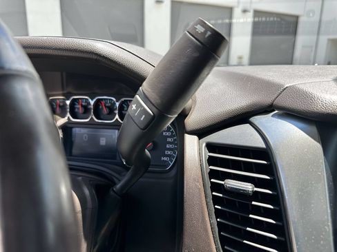 Used 2018 Chevrolet Tahoe Premier RWD image 16