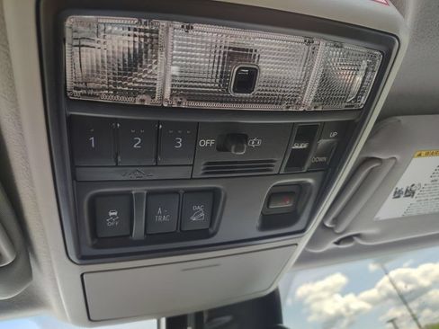 Used 2024 Toyota 4Runner Limited AWD/4WD image 21