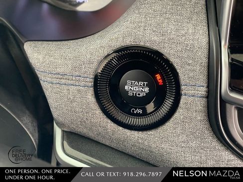 Used 2025 Jeep Compass Latitude image 31