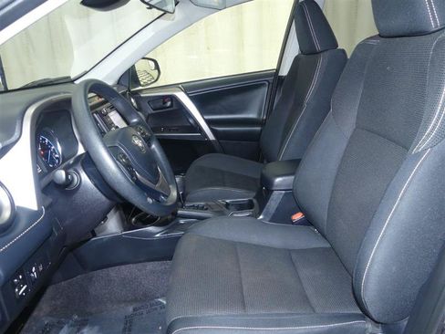 Used 2018 Toyota RAV4 LE AWD/4WD image 20
