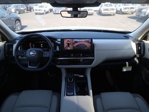 New 2026 Nissan Pathfinder SL image 6