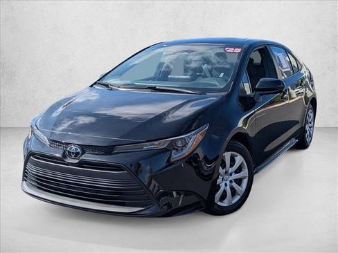 Certified 2025 Toyota Corolla LE image 1