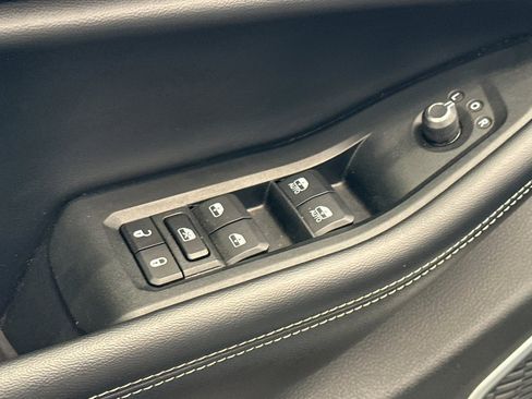 Used 2021 Jeep Grand Cherokee L Laredo w/ Luxury Tech Group I AWD/4WD image 12