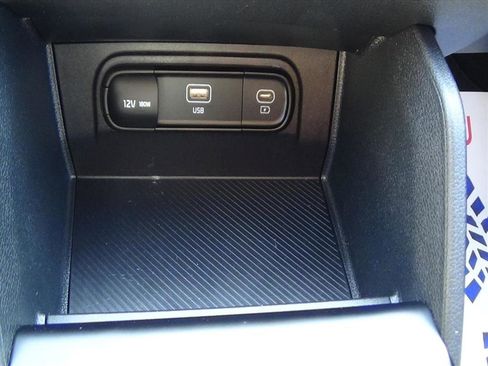 Used 2025 Kia Sportage LX image 28