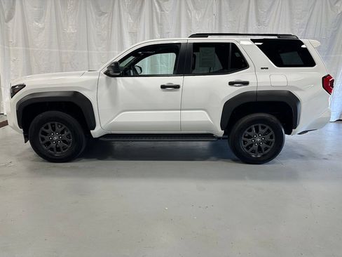 Used 2025 Toyota 4Runner SR5 AWD/4WD image 4