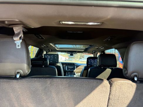 Used 2021 GMC Yukon Denali w/ Denali Premium Package RWD image 12