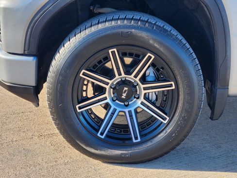 Used 2023 GMC Sierra 1500 Elevation w/ LPO, Elevation Black Package image 11