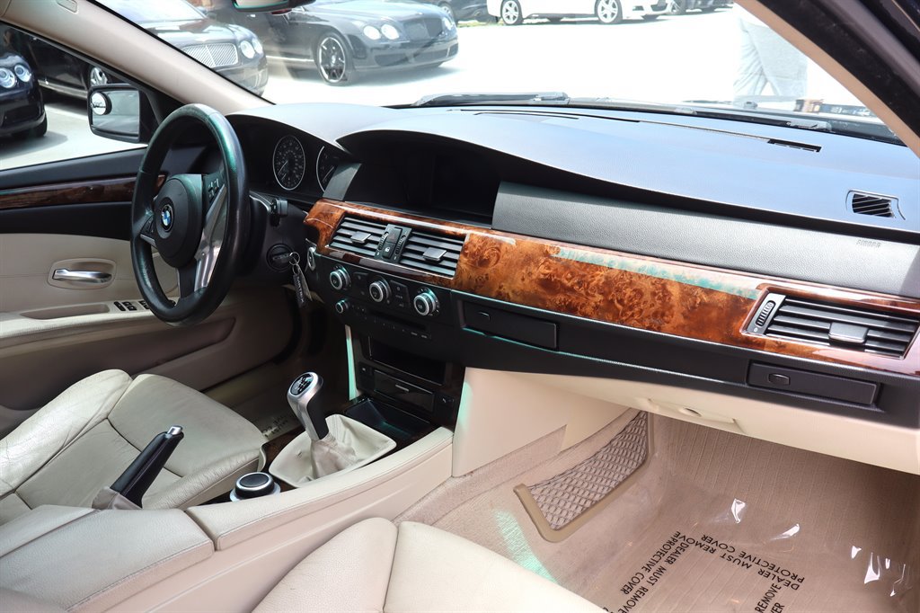Used 2008 BMW 550i Sedan w/ Sport Pkg RWD image 18