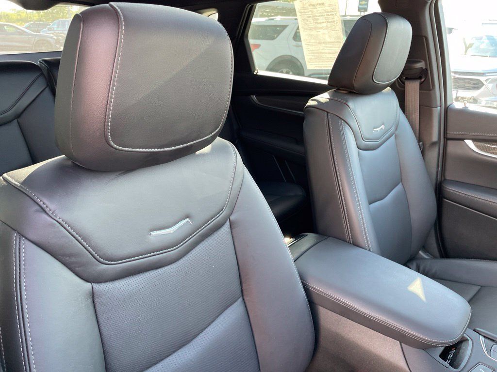 Used 2025 Cadillac XT5 Sportv w/ LPO, Bronce Accent Package AWD/4WD image 12