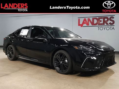 New 2026 Toyota Camry Hybrid FWD image 1