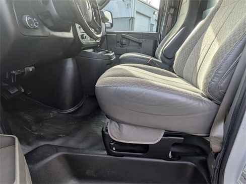 Used 2022 Chevrolet Express 3500 w/ Power Convenience Package image 10