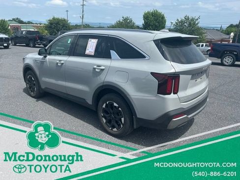 Used 2025 Kia Sorento S AWD/4WD image 2