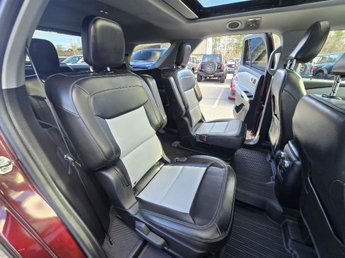Used 2022 Ford Explorer XLT w/ Equipment Group 202A image 19