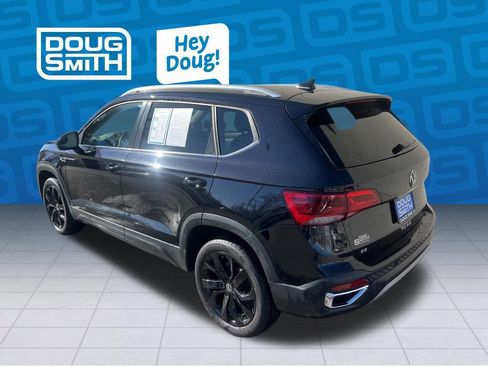 Used 2024 Volkswagen Taos SE image 4