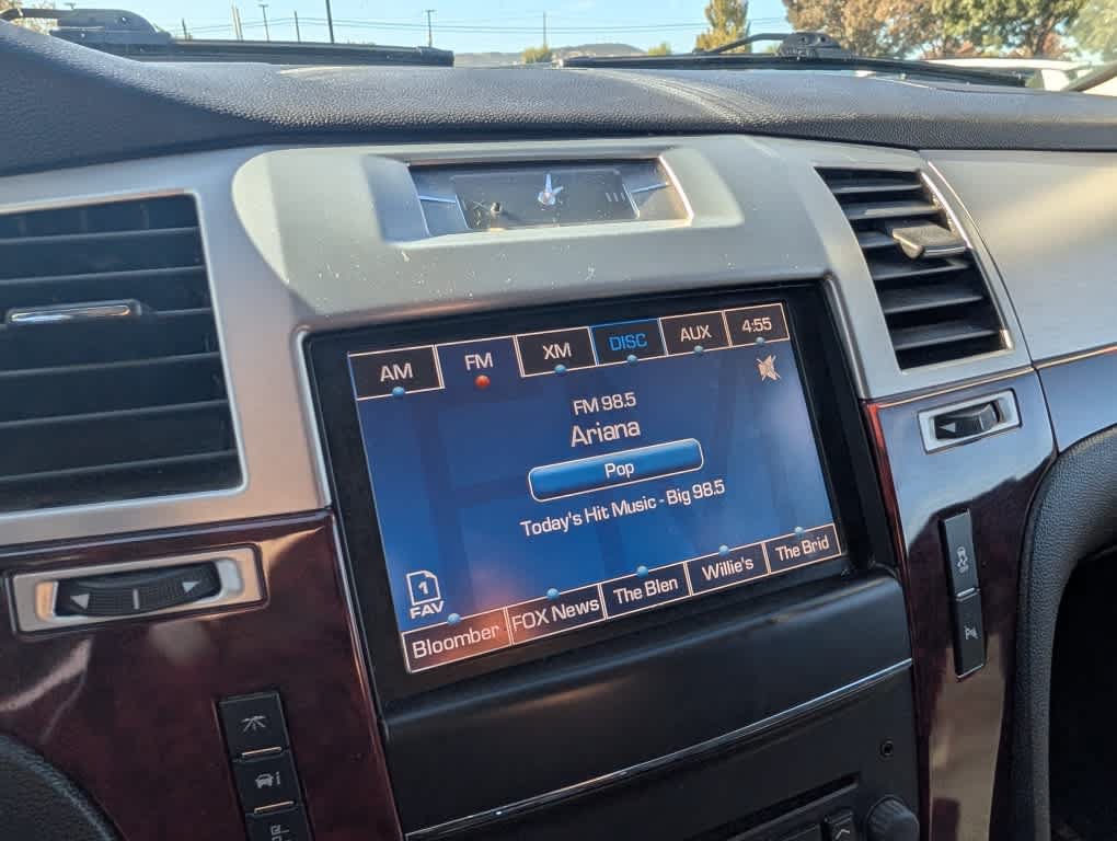 Used 2014 Cadillac Escalade Luxury AWD/4WD image 15