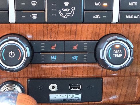 Used 2010 Ford F150 Lariat image 22