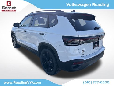 New 2026 Volkswagen Taos SE image 3