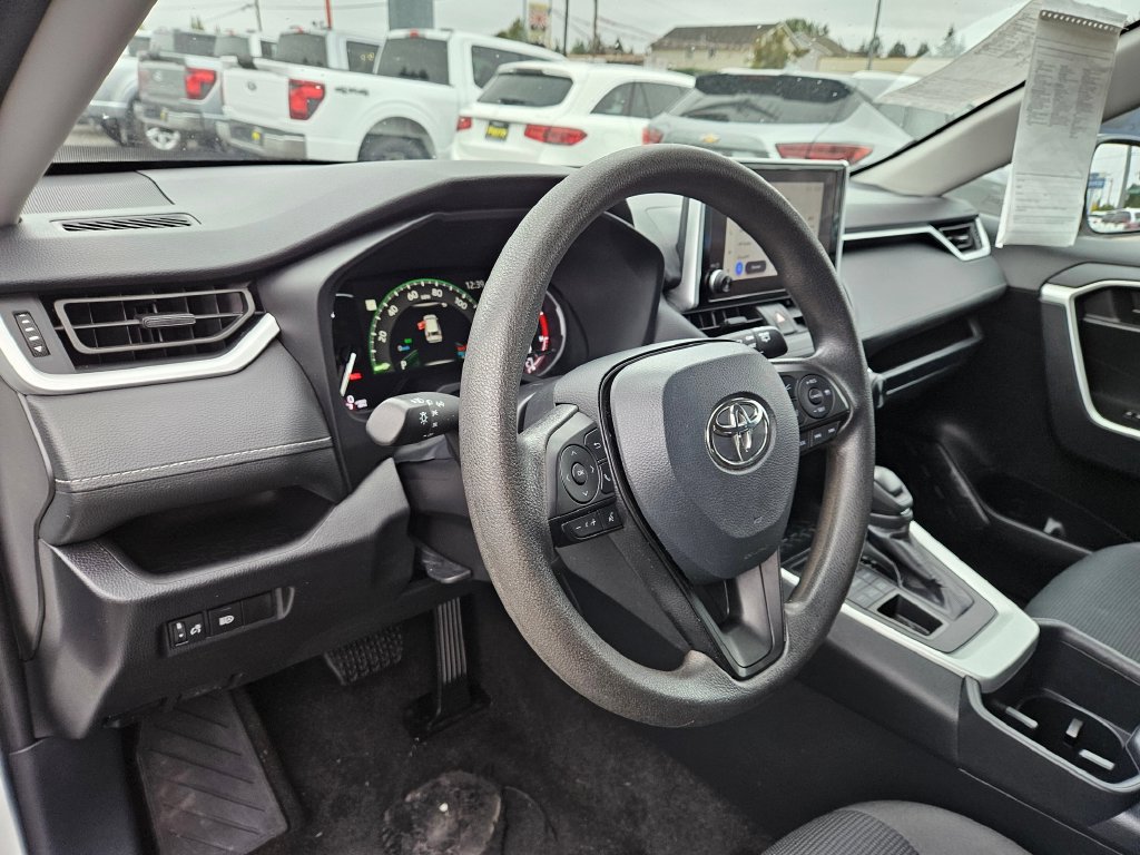 Used 2025 Toyota RAV4 LE AWD/4WD image 19