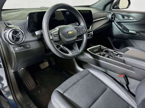 Used 2026 Chevrolet Equinox LT w/ Convenience Package II FWD image 7