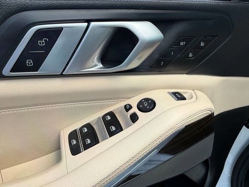 Used 2021 BMW X5 xDrive40i w/ M Sport Package image 19