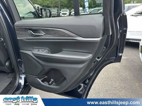 Used 2023 Jeep Grand Cherokee Limited AWD/4WD image 20