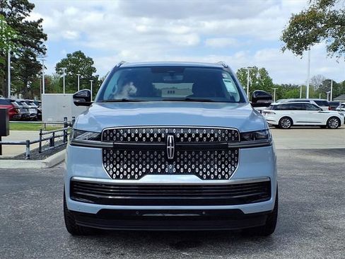 New 2026 Lincoln Navigator L Reserve AWD/4WD image 3