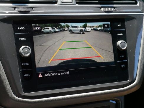 Certified 2023 Volkswagen Tiguan SE w/ Panoramic Sunroof Package AWD/4WD image 30