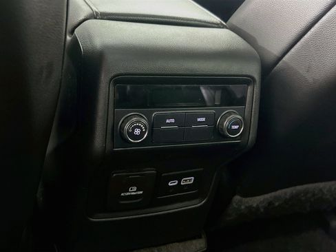 Used 2020 GMC Acadia SLT AWD/4WD image 25