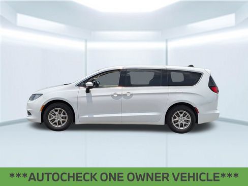 Used 2023 Chrysler Voyager LX FWD image 2