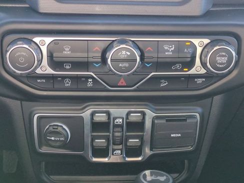 Used 2021 Jeep Wrangler Unlimited Sahara AWD/4WD image 24