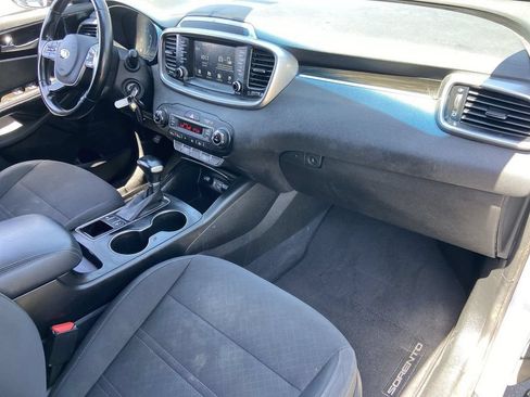 Used 2020 Kia Sorento LX w/ LX I4 Convenience Package FWD image 23