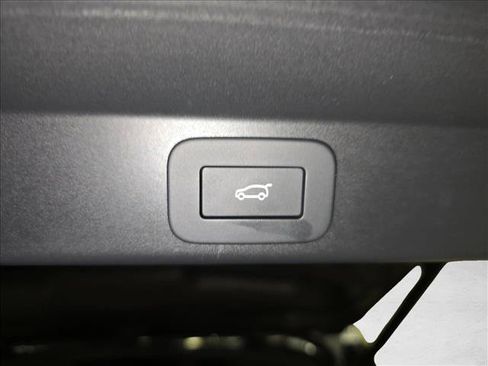 Used 2025 Land Rover Range Rover Sport SE AWD/4WD image 13