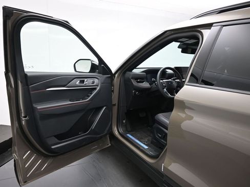 New 2026 Ford Explorer ST-Line w/ ST-Line Street Pack image 8