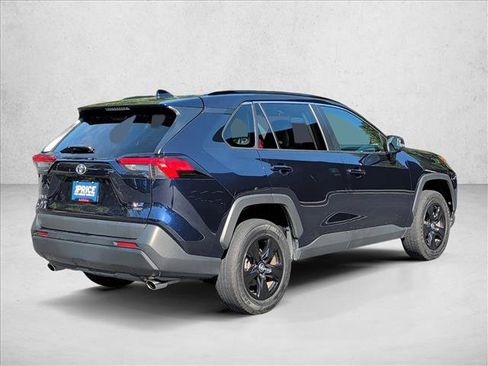 Used 2022 Toyota RAV4 XLE AWD/4WD image 5
