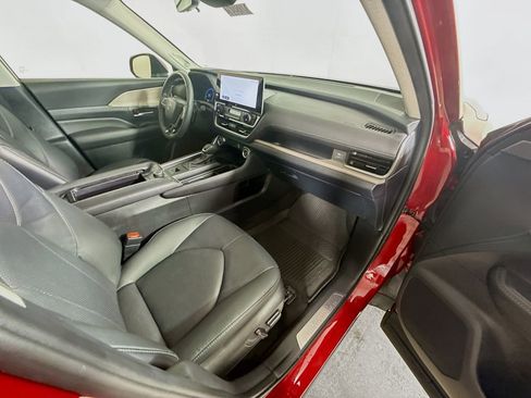 Certified 2024 Toyota Grand Highlander AWD image 27