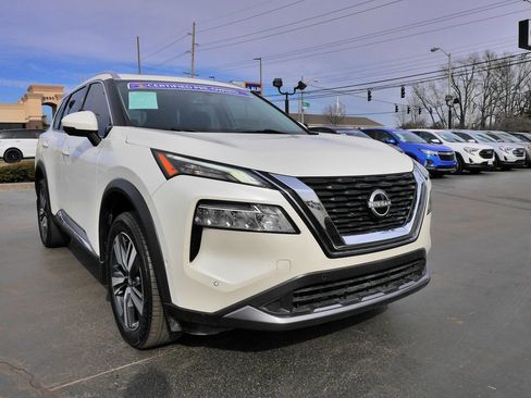 Used 2023 Nissan Rogue SL w/ SL Premium Package image 2