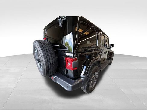 Used 2026 Jeep Wrangler Unlimited Sahara AWD/4WD image 6
